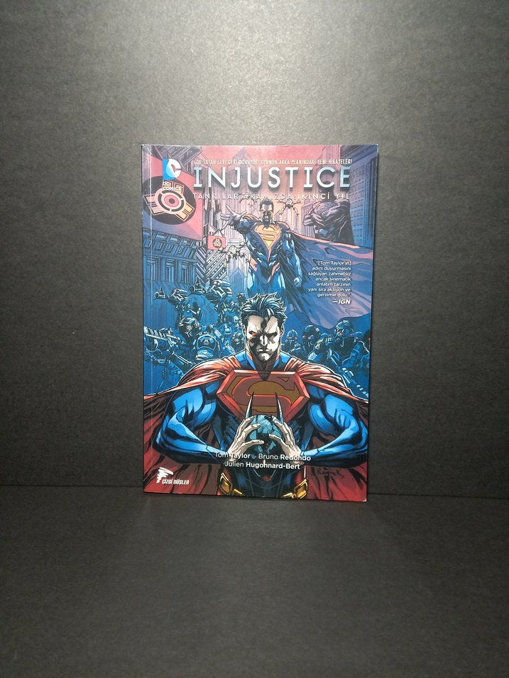 Injustice:Tanrılar Aramızda İkinci Yıl Cilt 1